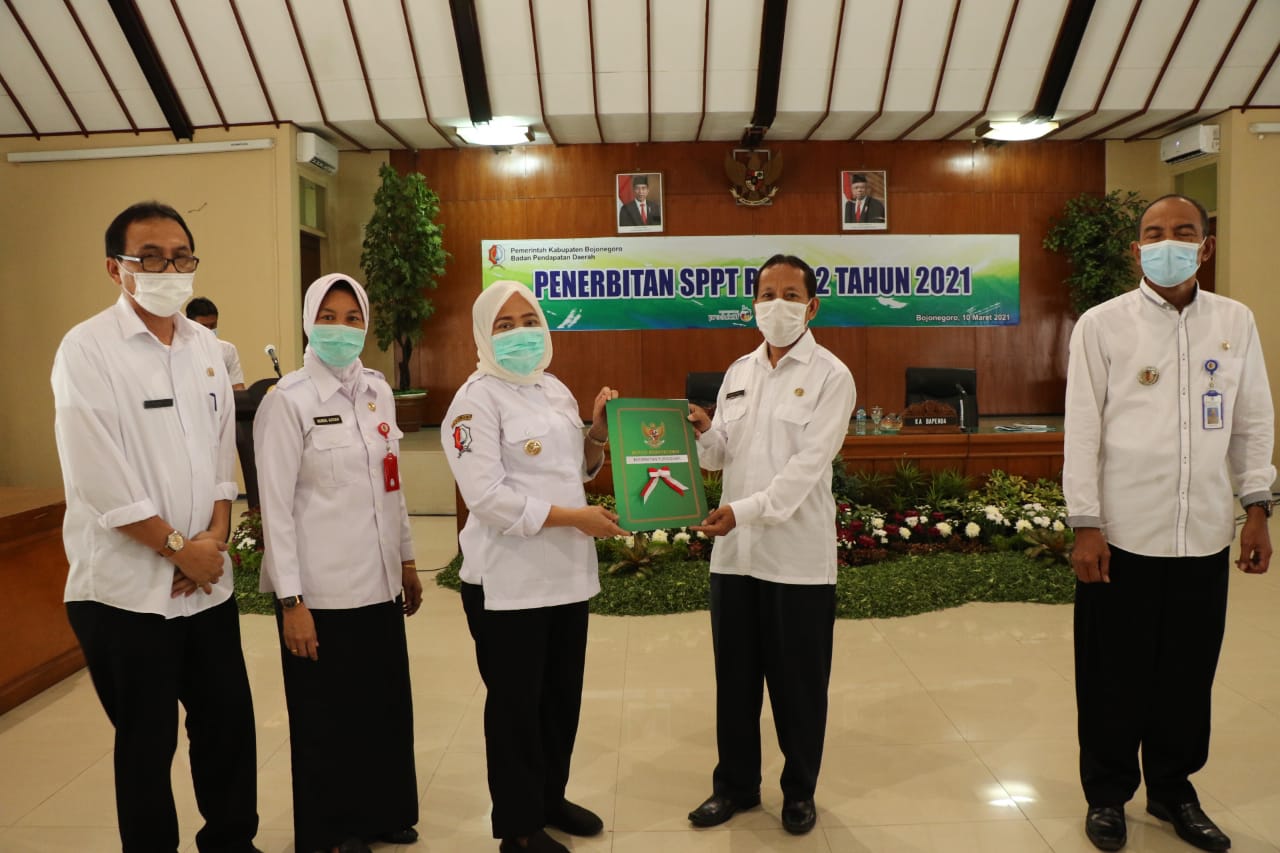 PENYERAHAN SECARA SIMBOLIS SPPT TAHUN 2021