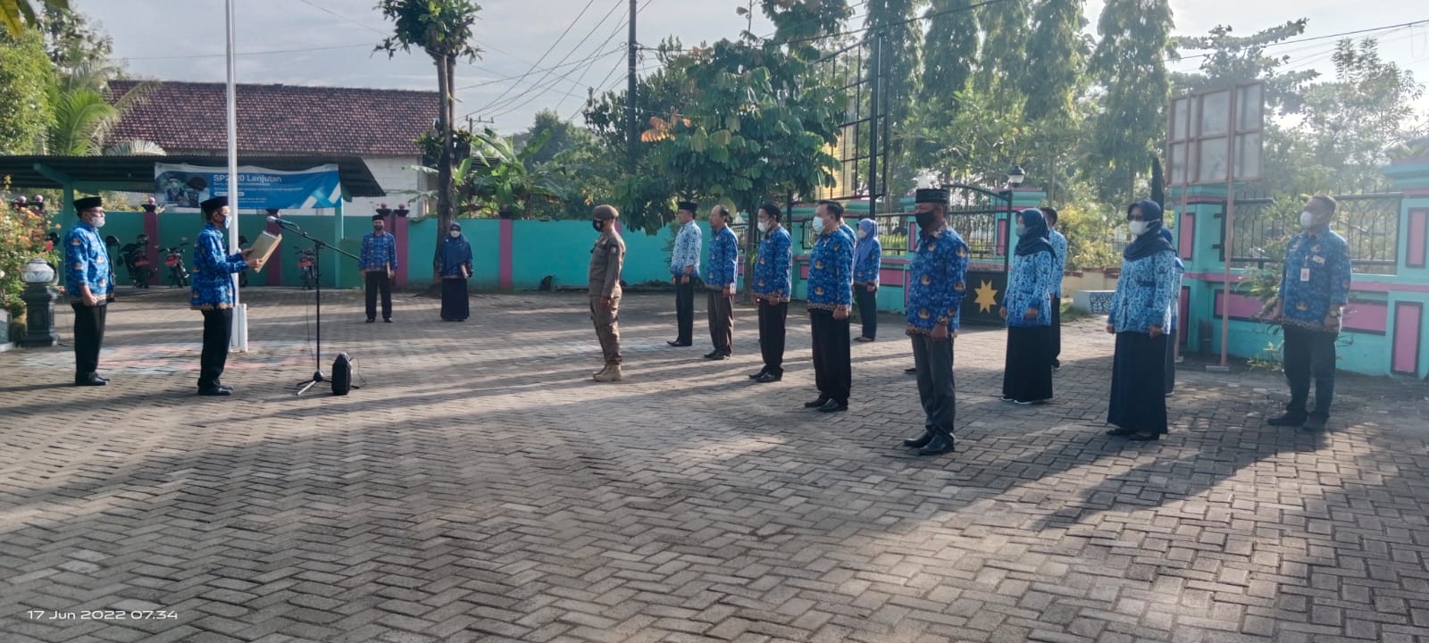UPACARA RUTIN SETIAP TANGGAL 17