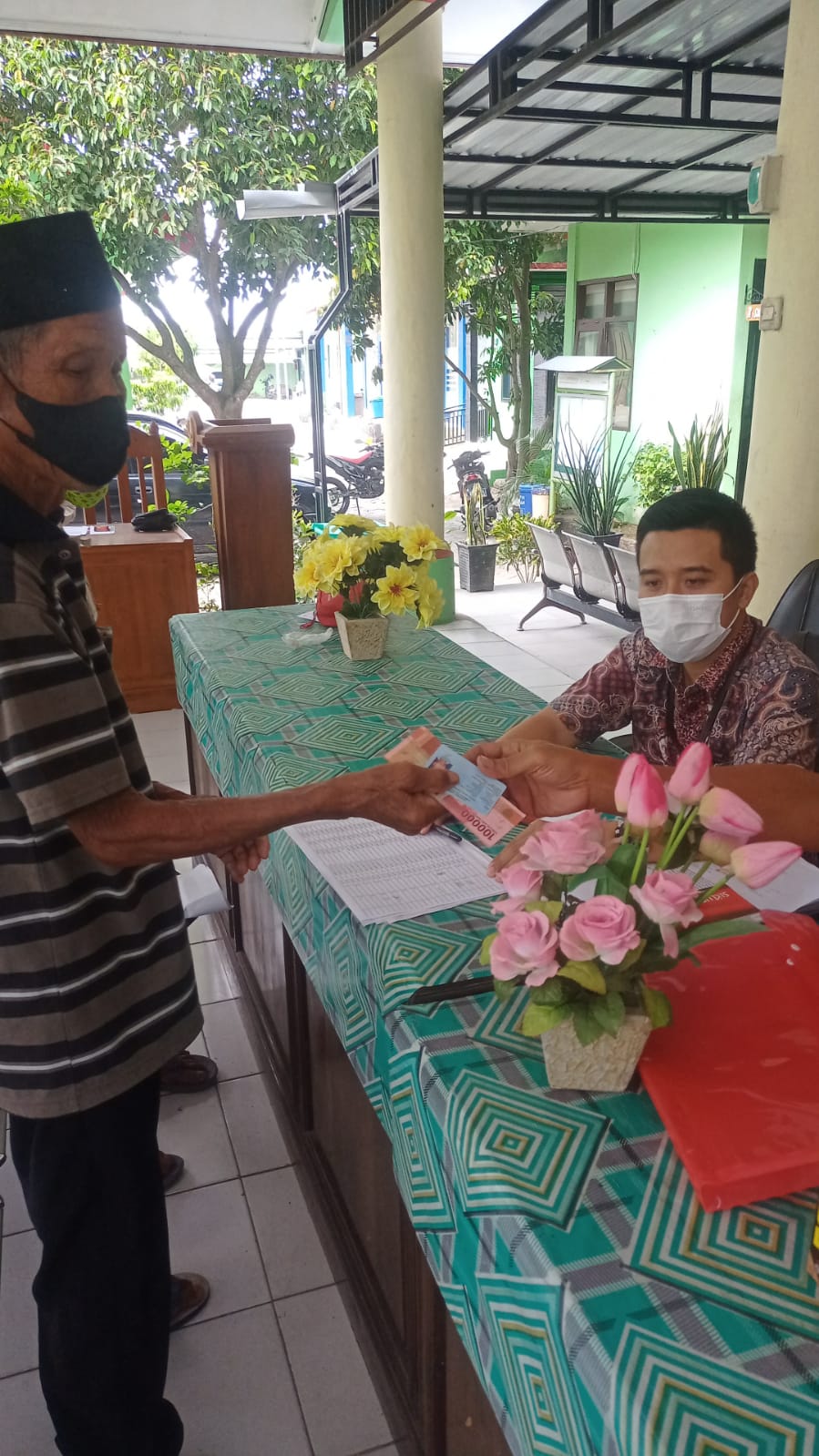 PENYALURAN BANSOS PKH PLUS JASLUT TAHAP III TAHUN 2022